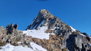 Vue sur l'arête depuis la brèche