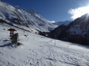 Les Ars Dessous, bifurcation à droite pour la Peule