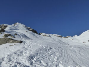 Crochues N et col des Dards vus de la sortie du couloir