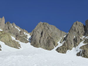 Les deux couloirs en haut de la combe des Crochues