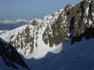 Couloir sud d'Alphonse Favre tracé à la montée à pied et à ski, au choix