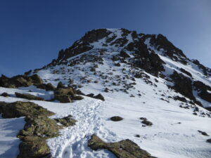 La large arête qui mène au sommet