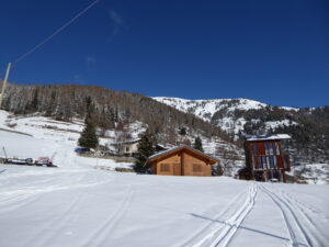 Départ de Vens, assez de neige pour passer à travers champs.