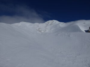 Sommet à droite de l'antenne