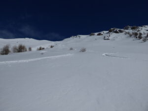 Bonne neige dans cette combe ouest