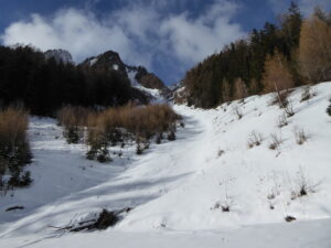 Le couloir est entre Carraye et la pointe du Van vu du bas