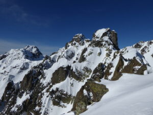 Aiguille Pourrie et Charlanon à g.