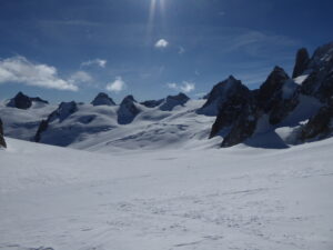 Col d'Entrèves à gauche de la Tour Ronde
