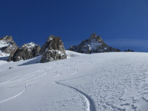 Montée vers le glacier des Rouges du Dolent