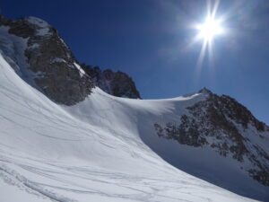 La descente de l'épaule sur le glacier du Tour Noir