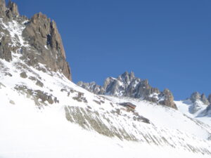 Accès refuge d'Argentière bien enneigé
