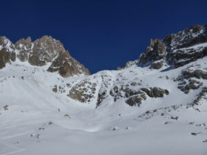 Le bas de la montée au col du Chardonnet