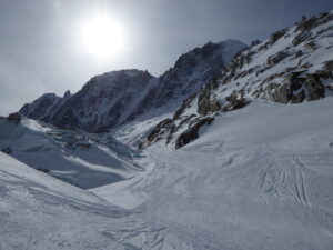 Le passage en RG du glacier d'Argentière bien rempli