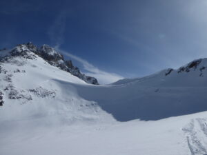 La crevasse sous le col du Passon côté nord
