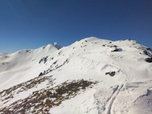 L'arête sommitale du mont Vertosan N. A g. le mont Vertosan S et le mont Rouge