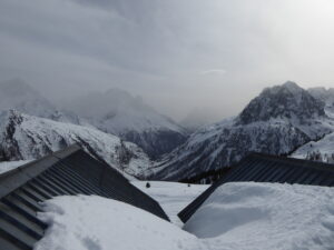 Ciel voilé de particules sahariennes au-dessus du mont Blanc
