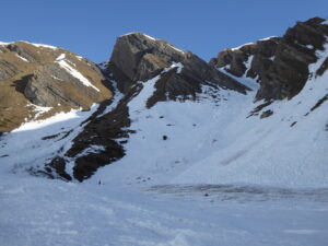 Le couloir du bas et la rampe de sortie à gauche