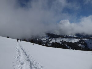 Sur la large crête SE