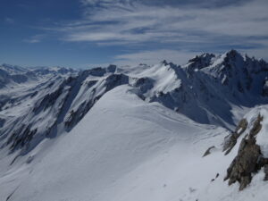 Golliat à d. aig. de Lesache au centre (tracée)