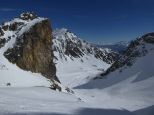 La combe à l'ouest de la tour des Fous et le mont Mort