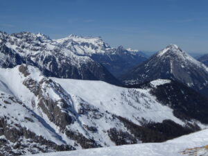 Le Catogne à d. Le Chablais à g. (Sallière, dents du Midi, Grammont)