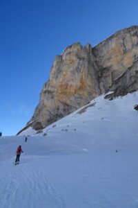 Direction les pentes sous l'entrée de la traversée