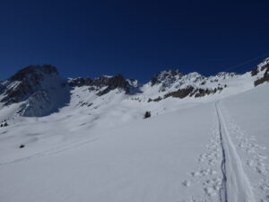 Les trois cols : Fenêtre, Cicle, Chasseurs de d. à g.