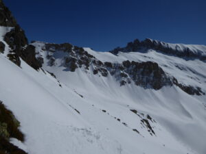 De cette brèche, la traversée vers le col des Chasseurs