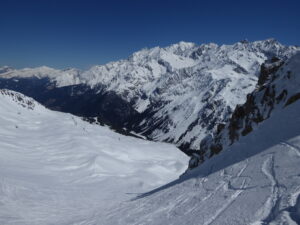 Versant NE du col de la Cicle bien tracé