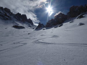 Bonne neige dans la combe nord du col des Chasseurs
