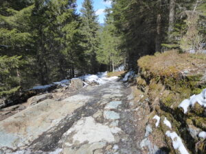 Une cinquantaine de mètres sèche dans le haut de la partie raide de la voie romaine