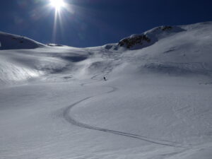 Encore un peu de poudre dans le haut de la combe du Pouce