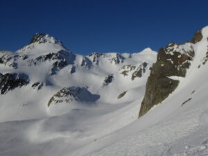 Pain de Sucre et mont Fourchon en montant à la fenêtre de Ferret