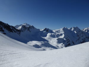 La fenêtre de Ferret vue du col de l'Arpalle