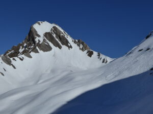 La Tsavre et le col du Névé de la Rousse à droite
