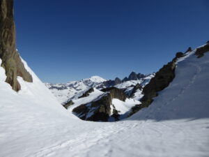 LA traversée vers le col du Brévent. Au f. le Buet