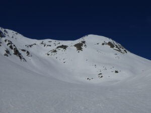 Au pied ud versant est de la pointe des trois Lacs