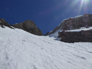 Sortie du couloir à droite de l'aiguille