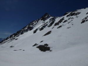 La pointe de Barasson vue de la remontée à l'arête de Tcholeire