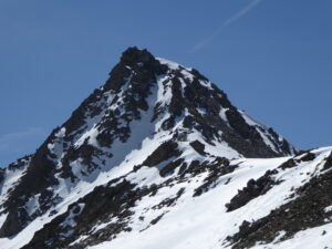 L'arête N finale parcourue à pied en AR