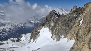 A la descente au pied du petit couloir Sud